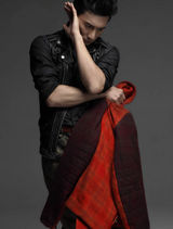 组图：吴奇隆《芭莎男士》大片露孩童本色