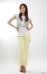 高清图：孙谭菲接受采访 甜美清纯如邻家女孩