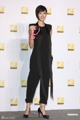 组图：桂纶镁暗示可能会隐婚 与男友平凡幸福