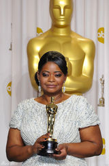 高清组图：奥斯卡后台获奖众星举金人光彩照人