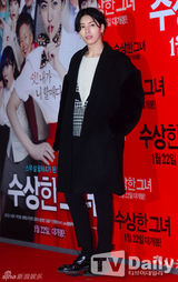 组图：EXO少女时代等助阵《可疑的她》试映会