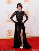 组图：《特警判官》琳娜-海蒂亮相艾美红毯