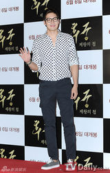 组图：朴诗妍池城等捧场韩片《后宫》试映