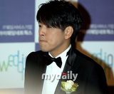 组图：韩国演员柳时元举行结婚新闻发布会