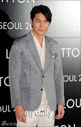 组图：李秉宪崔智友等众星出席时尚品牌发布会