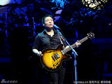 组图：许巍北京个唱高歌 送上绝版青春记忆
