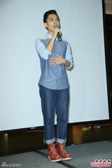 组图：林宥嘉出席新书签售 不承认与邓紫棋游学