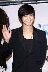 幻灯组图：韩版F4成员金范赴台湾举行粉丝见面会