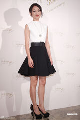 组图：周迅代言捞千万 皮肤过敏私下不化妆