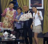 幻灯图：聂远碎花女仆装 “公开”炒饭伺候老婆