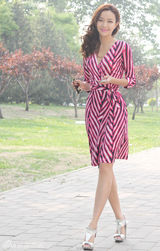 组图：韩雨芹时尚街拍玩撞色搭配