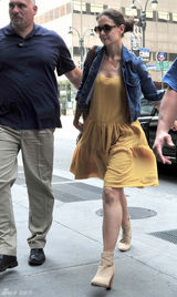 组图：凯蒂见律师 传克鲁斯试图避免上法庭