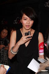 组图：郑中基为女儿变顾家 梁咏琪拍戏考虑老公感受