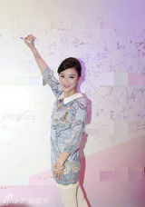 组图：袁姗姗瘦身成功 首献T台秀压轴出场