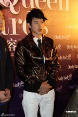 组图：吴佩慈优雅亮相盛典 无条件为大S婚礼出力