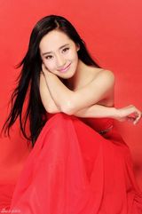 组图：王智低胸红裙写真 妩媚妖娆显性感