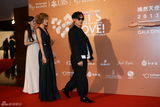 群星闪耀嫣然基金晚宴 王菲旗袍装与李亚鹏恩爱