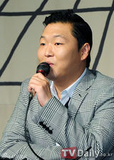 组图：韩国歌手PSY召开记者会透露进军美国计划