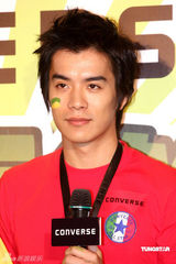 幻灯图：苏打绿为世界杯宣传 飞踢阿龚气氛热闹 