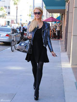高清组图：帕丽斯-希尔顿街拍LOOK夹克搭配黑裙