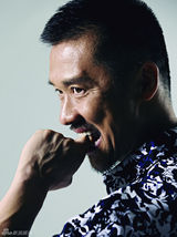 组图：黄志忠蓄须出镜登封面 沧桑感潮叔范儿十足