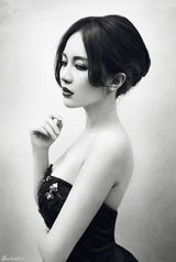 组图：性感女星孟茜拍摄大片 尽显优雅迷人气质