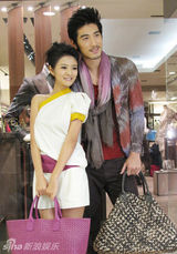 幻灯图集：安以轩拎名包做代言 豪掷数万血拼到爽