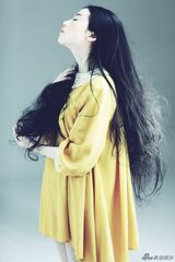 组图：张辛苑《ELLE》美妆写真 变身“森女孩”