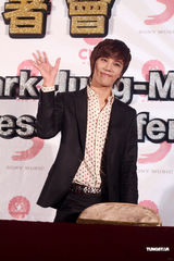 组图：朴政珉拓展演艺事业 林育羣送大汉堡解馋