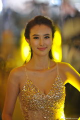 组图：车模兽兽性感透视黄金奶 自信爆乳微笑