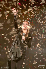 组图：卫兰个唱展魔幻双翅 老板黎明控制台助阵