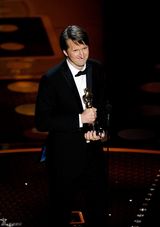 组图：汤姆-霍伯获最佳导演 凯瑟琳-毕格罗献吻