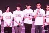 幻灯图：香港演艺界赈灾 tvb艺人唱月亮代表我的心