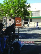 组图：美剧拍摄现场探班 近距离观看大爆炸