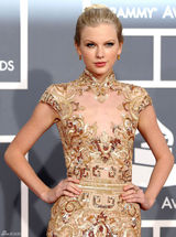 高清图：格莱美红毯泰勒-斯威夫特亮相俏丽可人