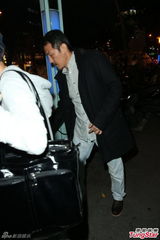 组图：陆川戴立忍曾宝仪等现身张震婚礼