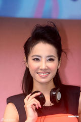 高清图：蔡依林签唱会 超短裙现身大跳热舞