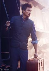 组图：胡兵携手林志玲清新演绎老上海式爱情