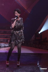 组图：《劲歌金曲》录影 泳儿钟舒漫郑融齐现身