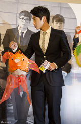 高清组图：2AM香港火热开唱 个人舞台技压全场