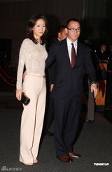 组图：赌王何鸿燊九十寿宴 何超仪红裙性感迷人