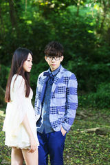 组图：胡夏拍《傻瓜探戈》MV 搂美女舞伴热舞