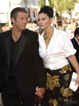 组图：贝鲁奇卡索宣布离婚 14年爱情神话终结