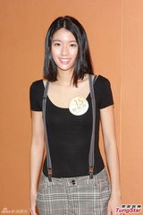 组图：李克勤担任港姐导师 望佳丽有好回忆