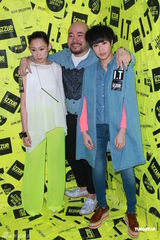 组图：何韵诗出席活动穿着个性 内地演贾宝玉