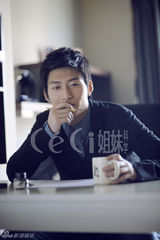 组图：窦骁写真登时尚杂志 安静淡然显忧郁气质