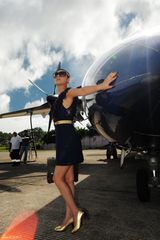 高清图：张茜写真造型干练 写专栏畅聊快乐心情