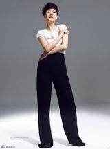 组图：海清低胸长腿登封面 展标准海式笑容