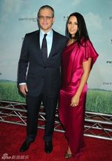 组图：马特-达蒙携妻亮相《应许之地》纽约首映
