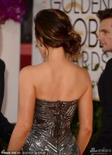 组图：凯特-贝金赛尔鱼尾礼服亮相红毯明媚动人